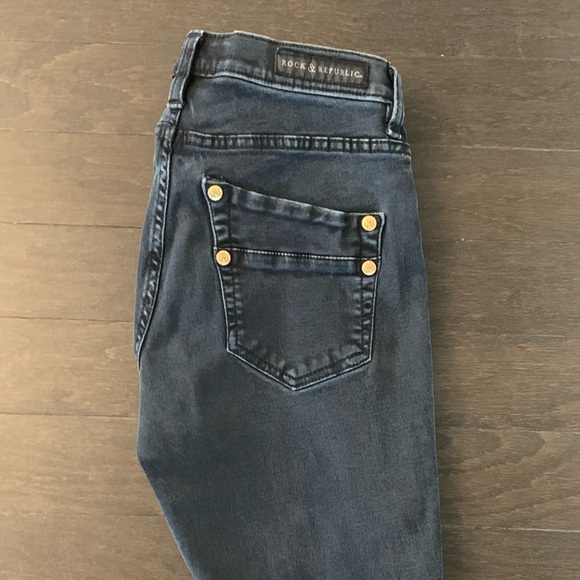 womens size 30 jeans is equivalent to